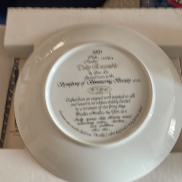 Set of 4 Bradford Exchange Collectible Plates - Picture 7 of 8